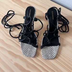 Reformation Black & White Wrap-Around Heels – Size 6.5